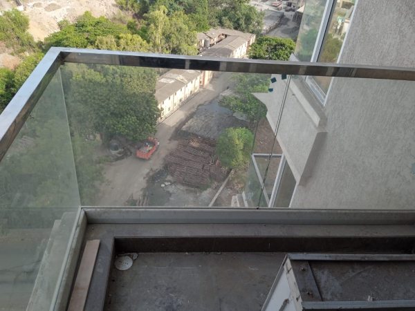 Frameless Glass Railing<br />